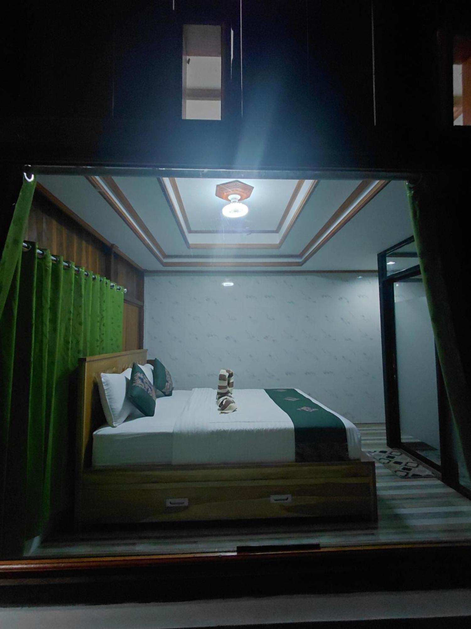 Friendly Homestay Lemukih Singaraja Exterior foto